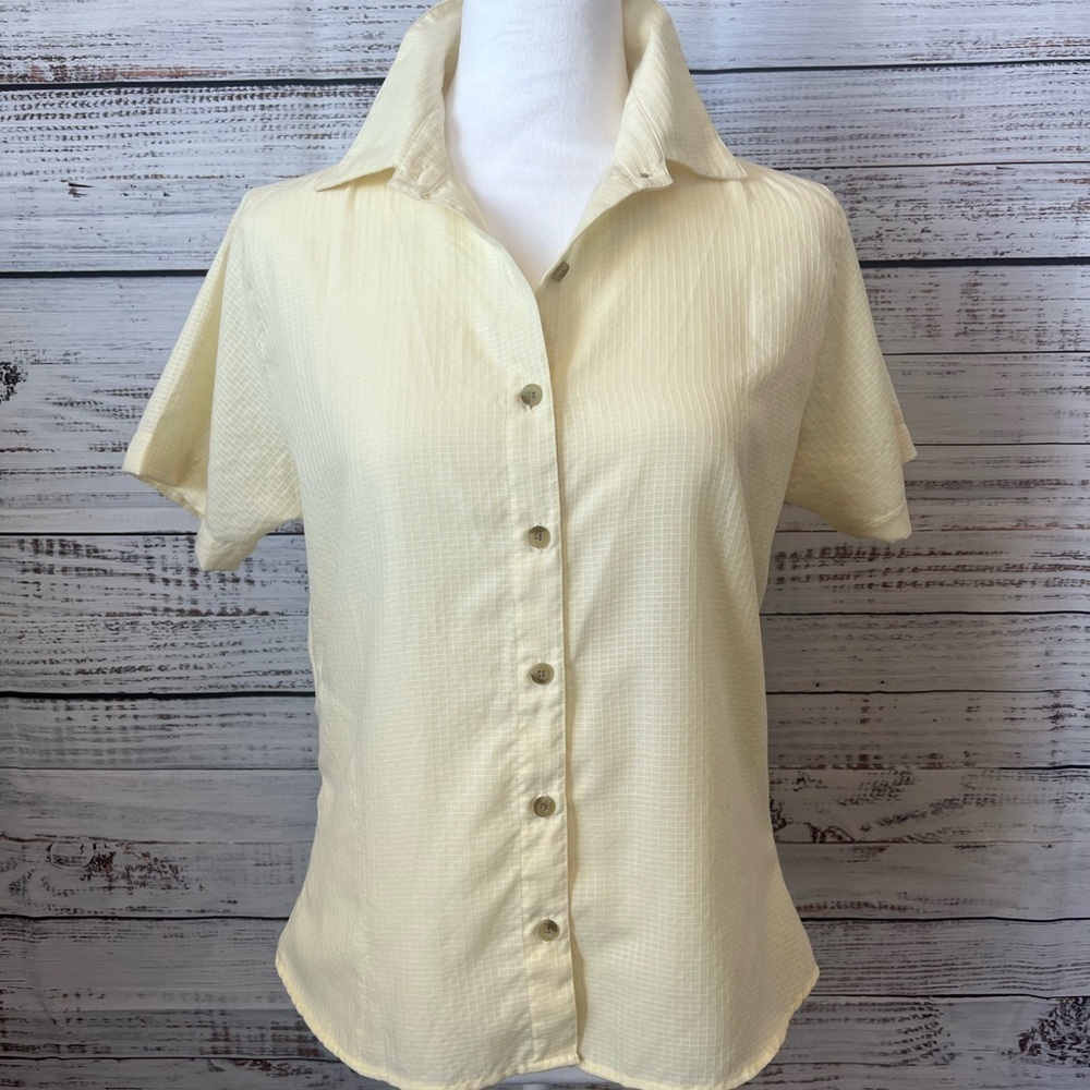 THE NORTH FACE- Women’s shirt sleeve light weight blouse/top